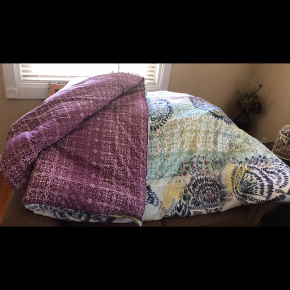 Other - Bed spread (fits Queen or Regular)